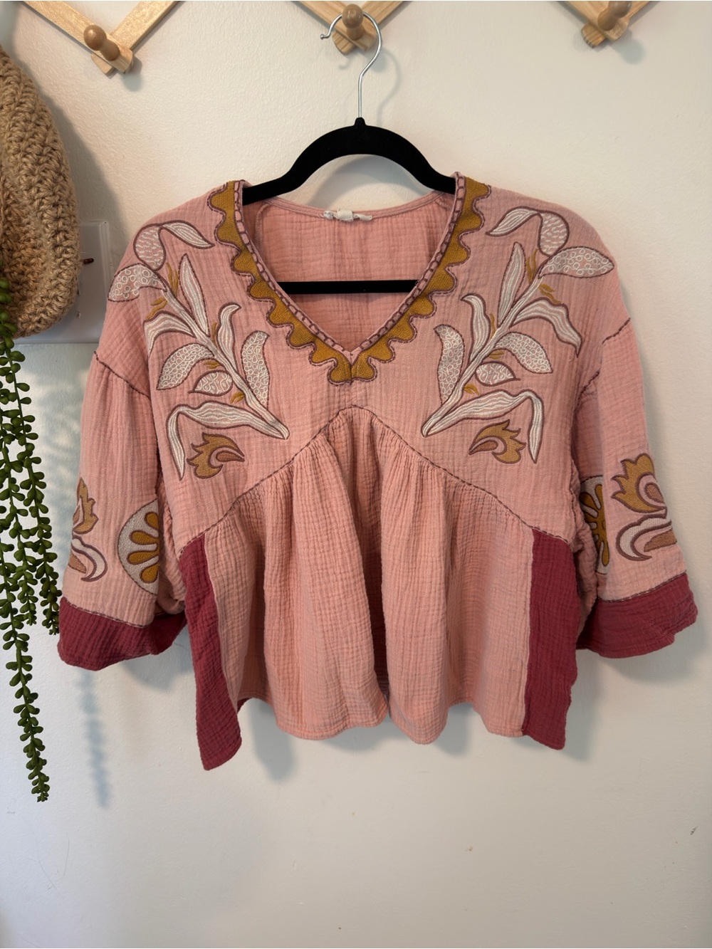 Easel Los Angeles Boho Embroidered Gauze Top Medium Pink - Picture 2 of 5